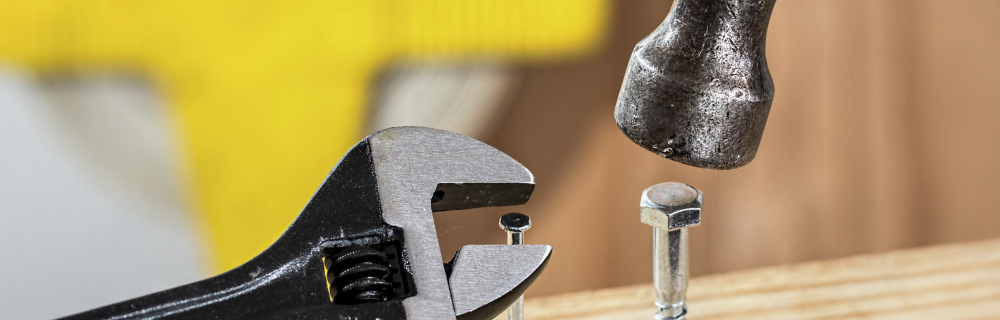 Blog Header Hammer Screw D1000